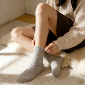 Großhandel für maßgefertigte Kaschmirsocken im Zopfmuster direkt vom Hersteller